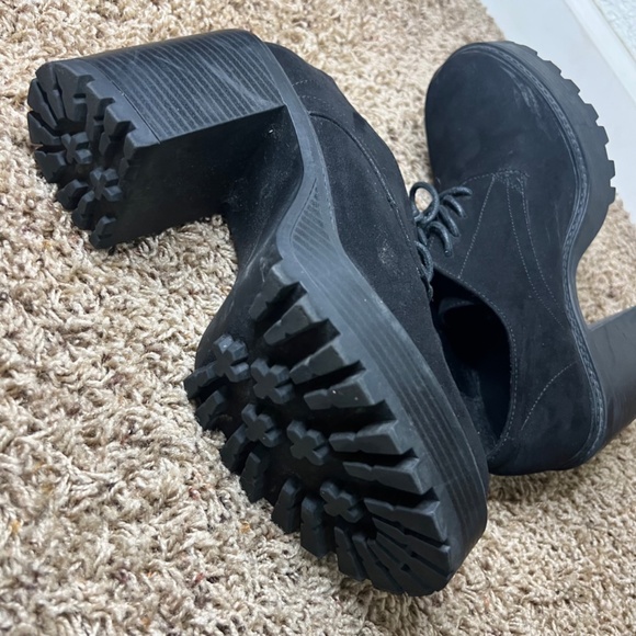 Torrid Oxford Suede Shoes/ Chunky Heel / Size 9.5 - Picture 4 of 4